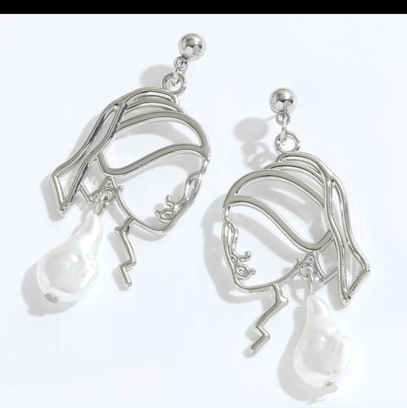 Girl with a Pearl  Earrings - Picture 6 of 6